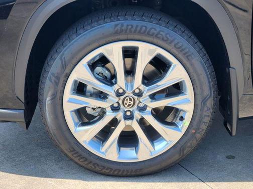Midnight Black Metallic 2026 Toyota Highlander Limited