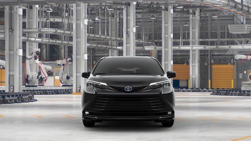 2025 Toyota Sienna XLE 8 Passenger