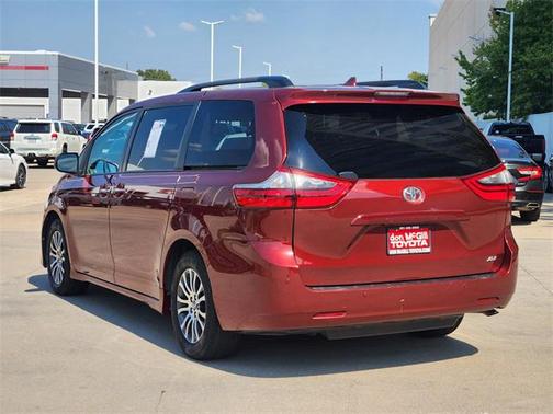 2020 Toyota Sienna XLE