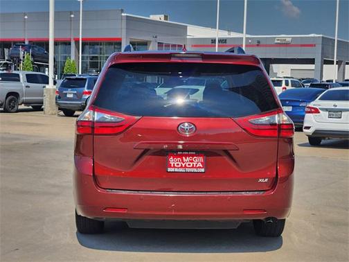 2020 Toyota Sienna XLE