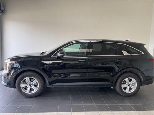 Ebony Black 2025 Kia Sorento LX