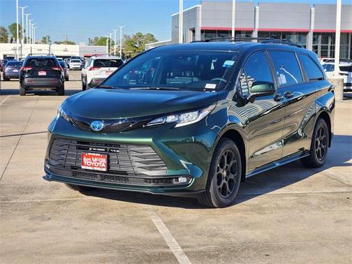 2025 Toyota Sienna Woodland Edition
