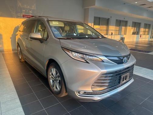 2023 Toyota Sienna Limited 7-Passenger