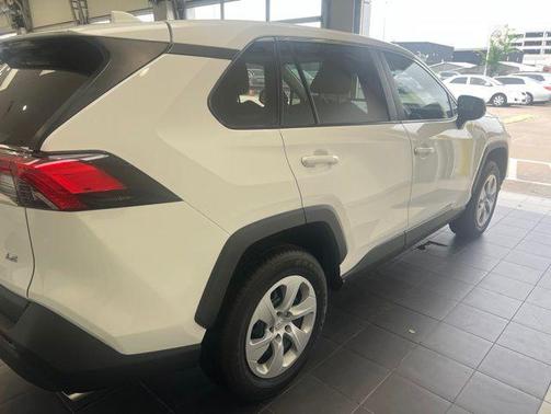 Ice Cap 2025 Toyota RAV4 LE