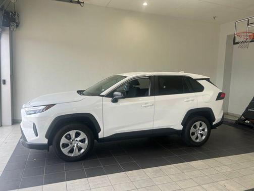 Ice Cap 2025 Toyota RAV4 LE