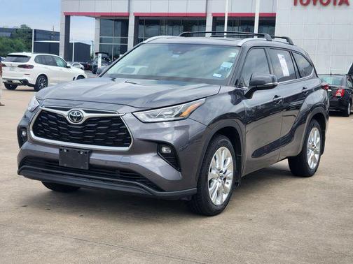 Magnetic Gray Metallic 2023 Toyota Highlander Limited