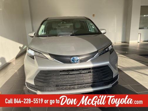 2025 Toyota Sienna LE