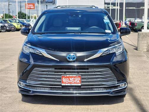 2023 Toyota Sienna XLE 8 Passenger