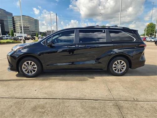 2023 Toyota Sienna XLE 8 Passenger