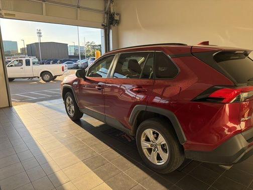 Ruby Flare Pearl 2021 Toyota RAV4 LE