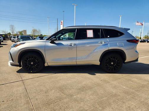 2025 Toyota Highlander XSE