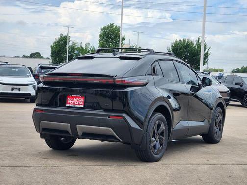 Midnight Black Metallic 2026 Toyota C-HR SE