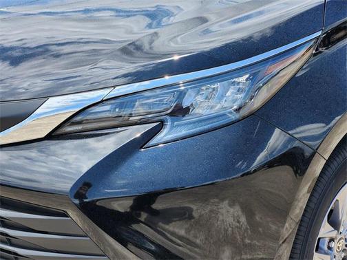 2025 Toyota Sienna XLE 8 Passenger
