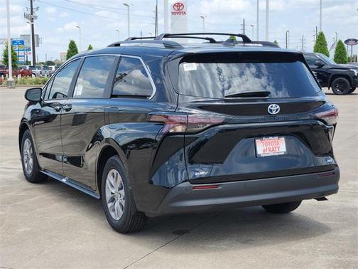 2025 Toyota Sienna XLE 8 Passenger