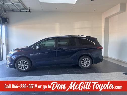 2023 Toyota Sienna LE