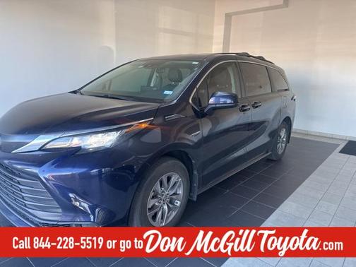 2023 Toyota Sienna LE