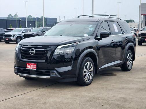 Super Black 2023 Nissan Pathfinder SL 4WD