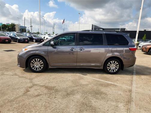 2019 Toyota Sienna XLE Premium