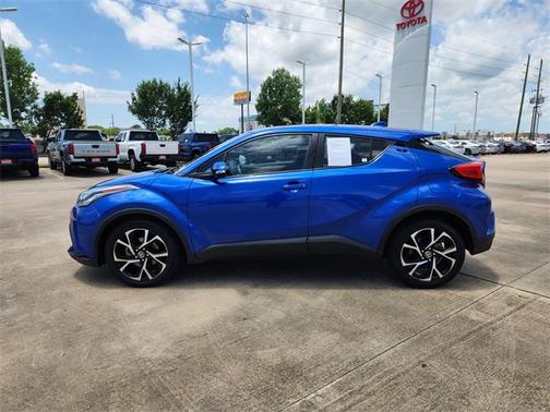 2022 Toyota C-HR XLE