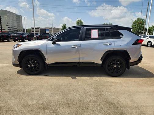 2022 Toyota RAV4 Hybrid SE