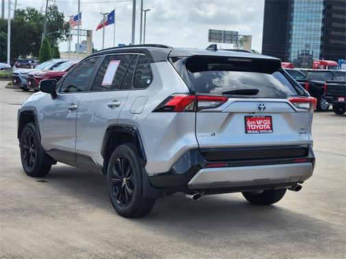 2022 Toyota RAV4 Hybrid SE