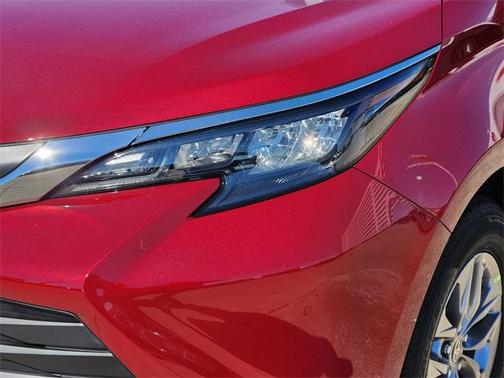 2025 Toyota Sienna XLE