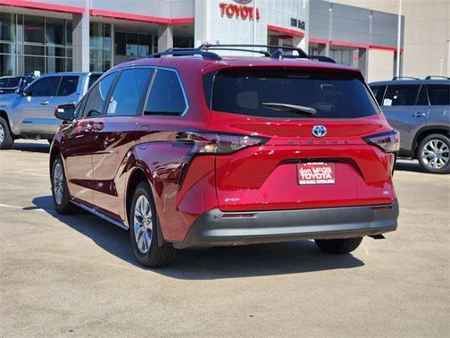 2025 Toyota Sienna XLE