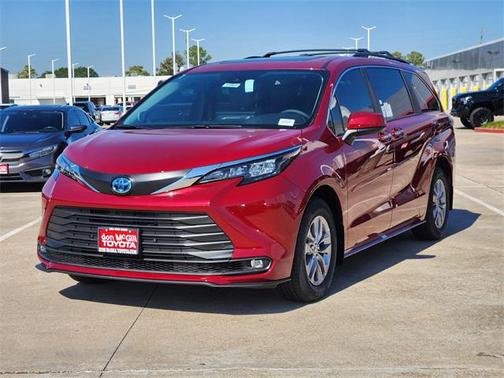 2025 Toyota Sienna XLE