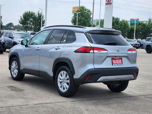 2022 Toyota Corolla Cross LE