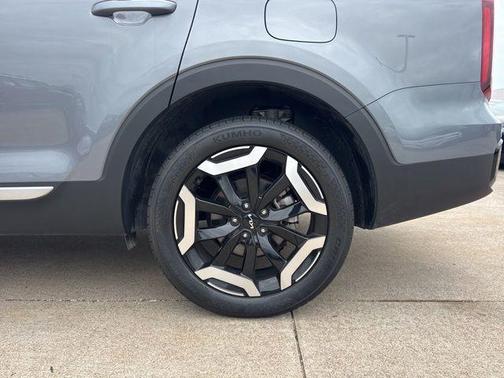 Everlasting Silver 2025 Kia Telluride S