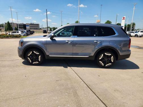Everlasting Silver 2025 Kia Telluride S