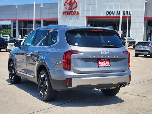 Everlasting Silver 2025 Kia Telluride S