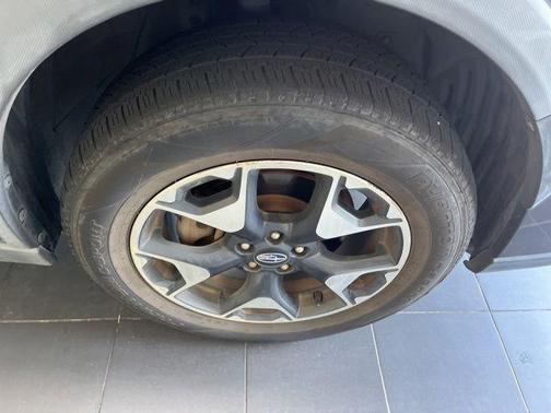 Dark Gray Metallic 2019 Subaru Crosstrek 2.0i