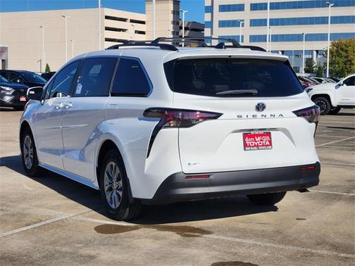 2026 Toyota Sienna LE