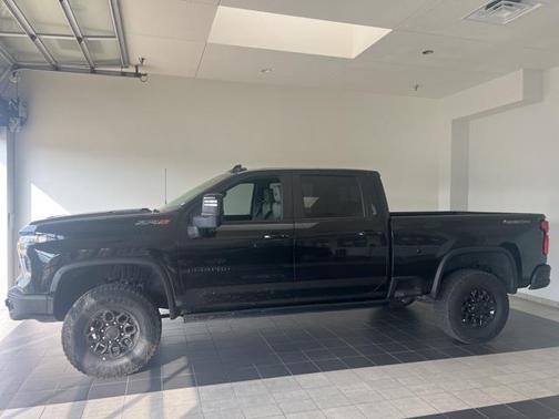 2025 Chevrolet Silverado 2500 4WD Crew Cab Standard Bed ZR2