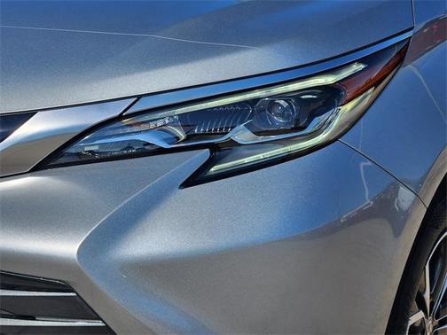2025 Toyota Sienna Platinum