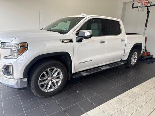 White Frost Tricoat 2022 GMC Sierra 1500 SLT