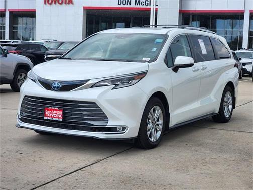 2022 Toyota Sienna Platinum 7 Passenger