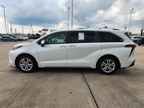 2022 Toyota Sienna Platinum 7 Passenger