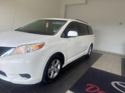 2014 Toyota Sienna LE