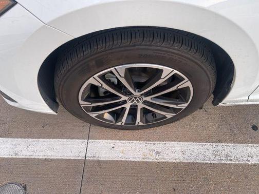 Pure White 2025 Volkswagen Jetta 1.5T Sport