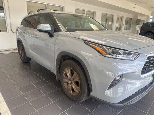 Cement 2023 Toyota Highlander Hybrid XLE