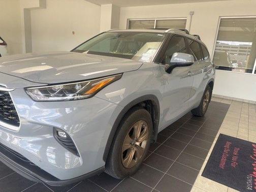 Cement 2023 Toyota Highlander Hybrid XLE
