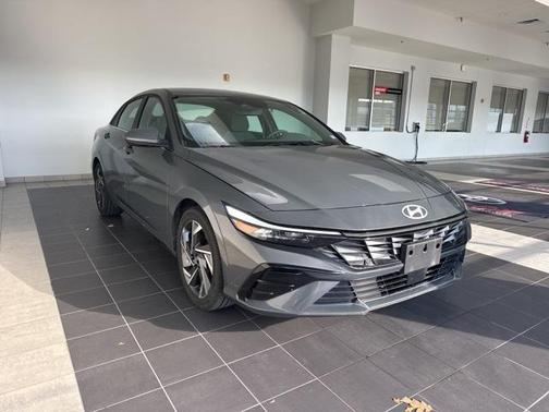 2025 Hyundai ELANTRA SEL