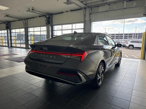 2025 Hyundai ELANTRA SEL