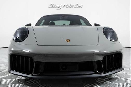 2025 Porsche 911 Carrera 4 GTS