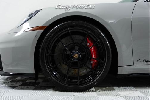 2025 Porsche 911 Carrera 4 GTS