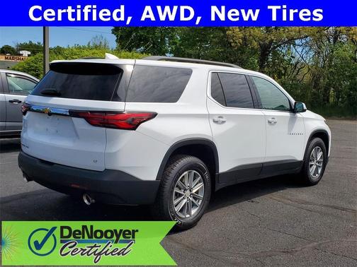 2023 Chevrolet Traverse LT Cloth