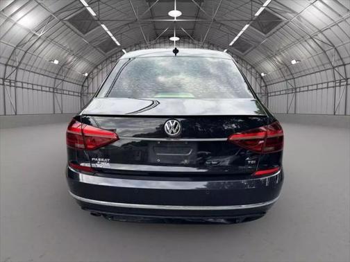 2019 Volkswagen Passat 2.0T R-Line