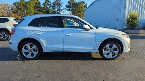 2022 Audi Q5 45 S line Prestige